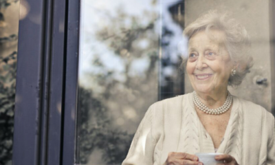 Cómo contratar cuidadores de ancianos a domicilio