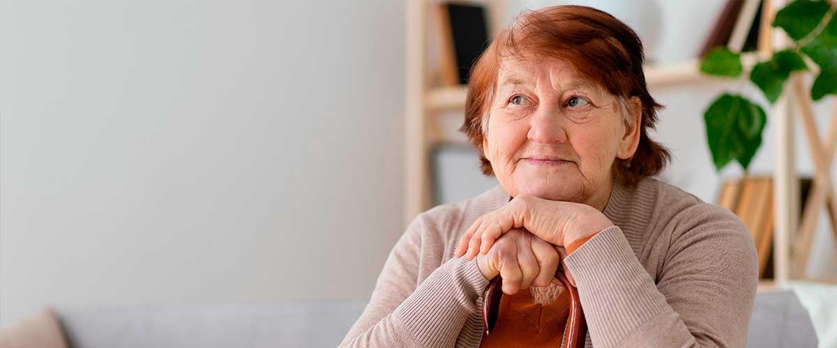 ¿Qué tipo de contrato de cuidadora de personas mayores existe?