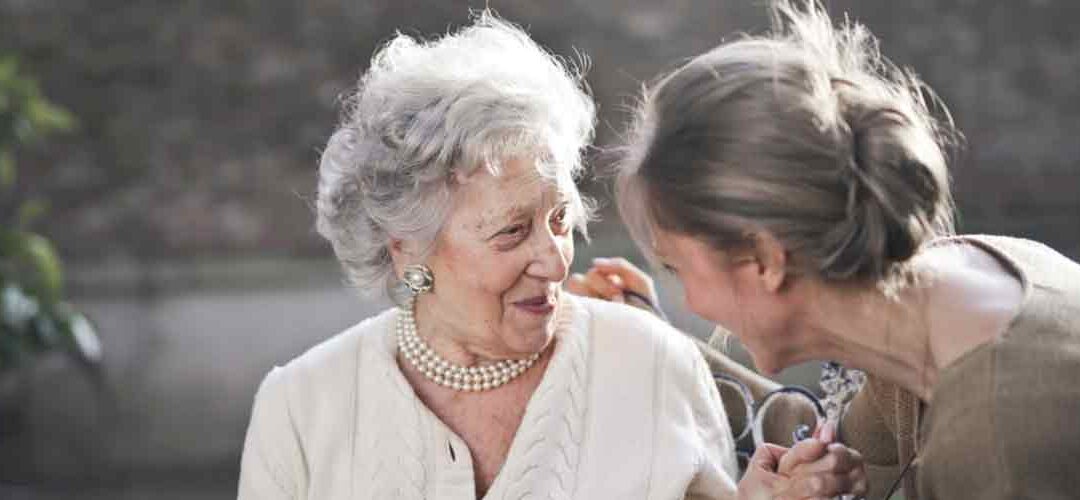 Cuidadores especializados en alzheimer: una profesión en auge tras la COVID19
