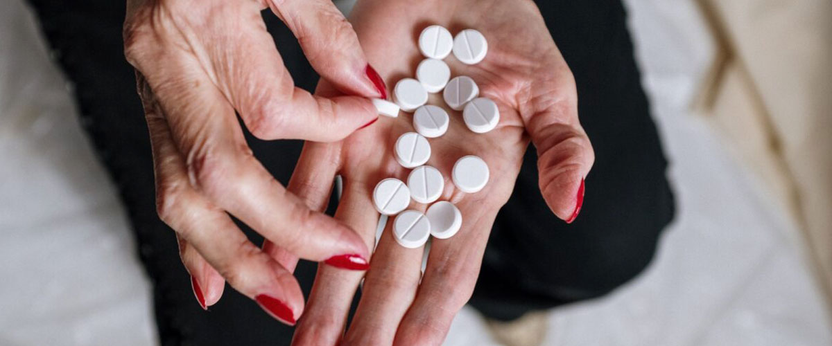 Cómo ayudar a las personas mayores a tomar su medicación Cómo ayudar a las personas mayores a tomar su medicación