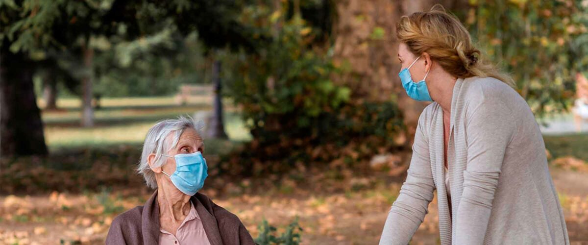 omo-buscar-cuidadores-de-personas-mayores-a-domicilio.-Agencia-de-servicios-de-cuidador-1200×500