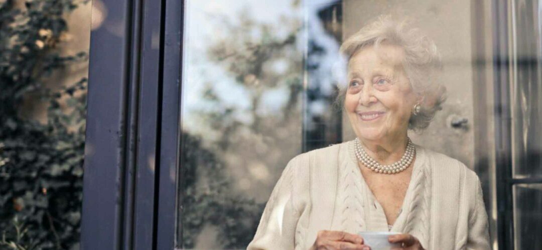 Cómo contratar cuidadores de ancianos a domicilio
