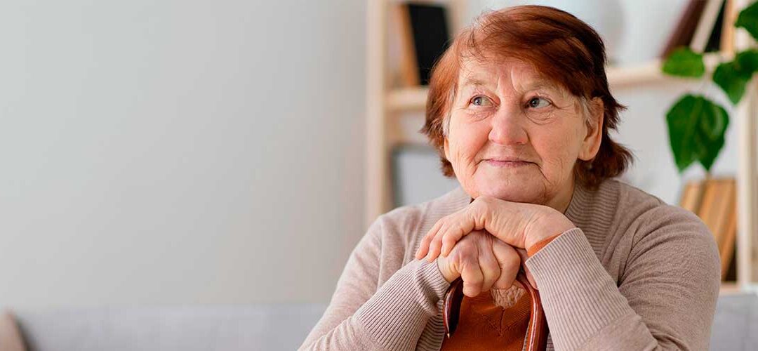 ¿Qué tipo de contrato de cuidadora de personas mayores existe?