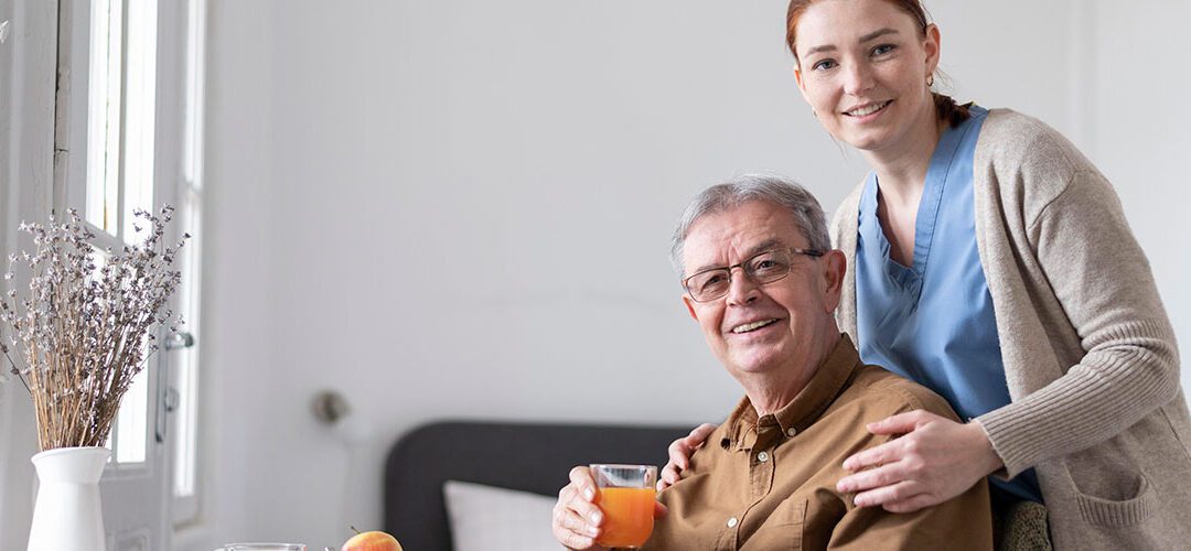 En qué consiste la asistencia al adulto mayor